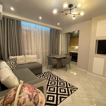 Vip Apartment In Odessa Экстерьер фото